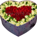 Букеты роз в коробке в виде сердца
