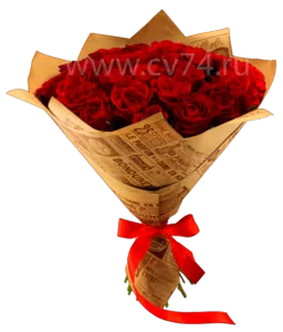 Букет из 25 красных роз в крафт-бумаге