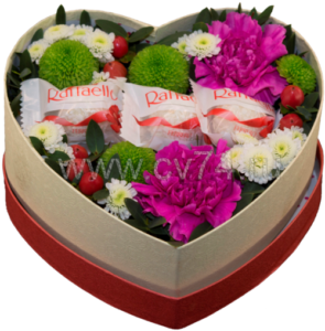 Коробка с цветами и конфетами №29