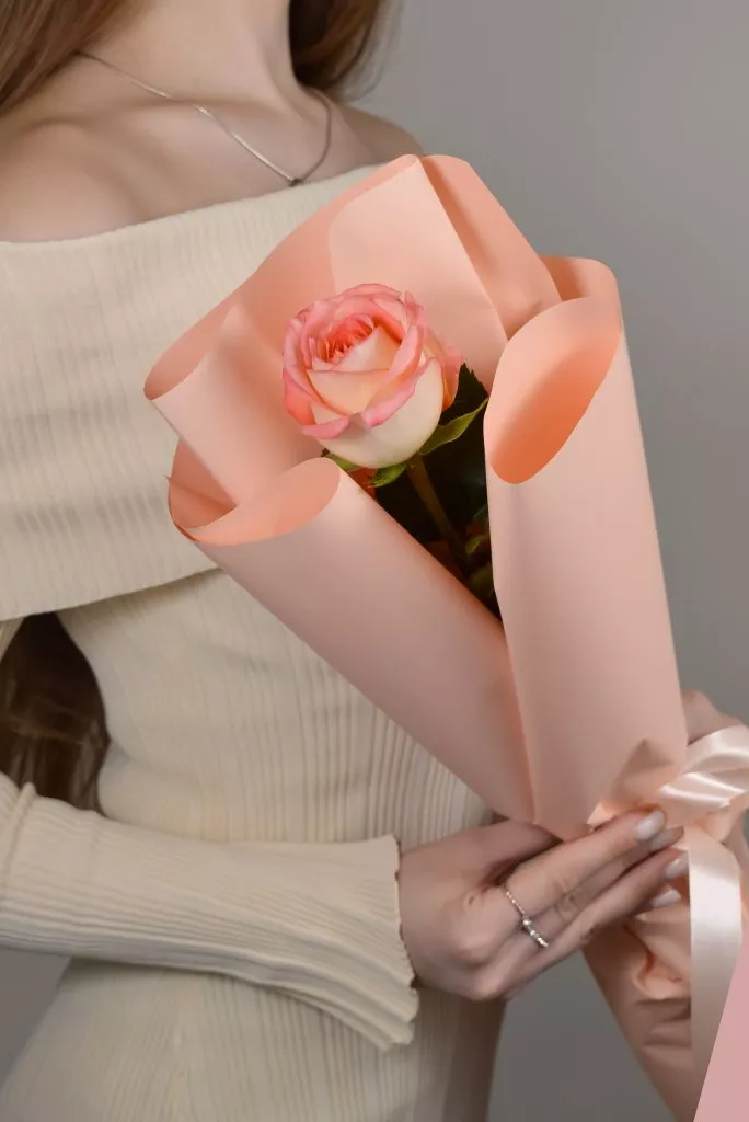 1 розовая роза