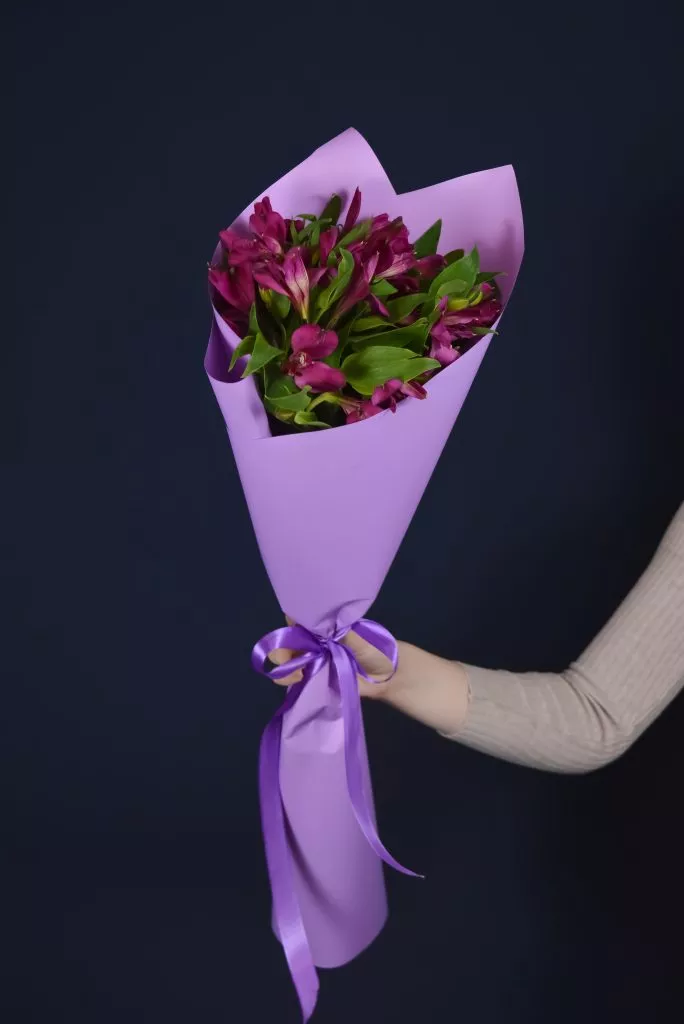 3 фиолетовые альстромерии