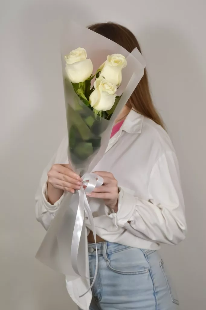 3 белые розы Эквадор