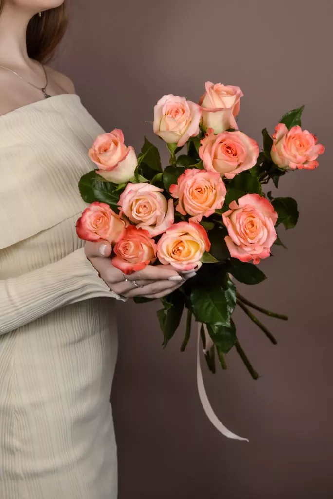 11 розовые розы Эквадор