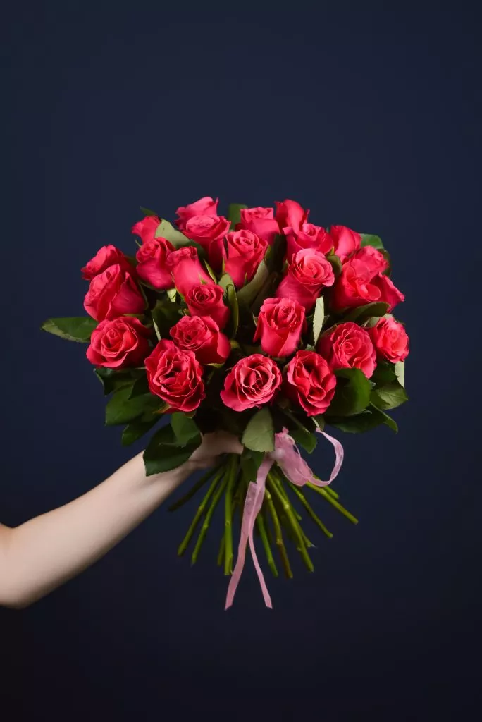 25 малиновых роз 40 см
