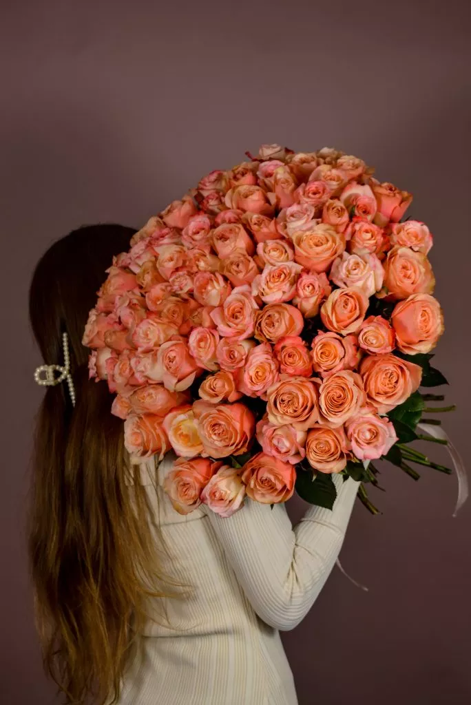 85 розовые розы Эквадор