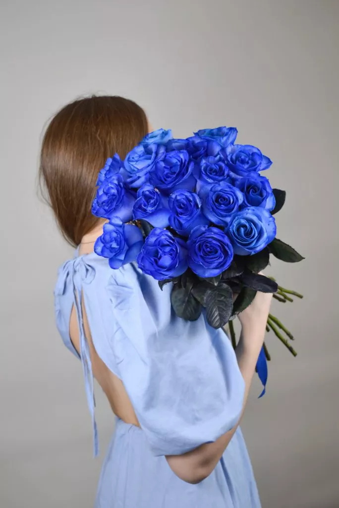 17 синих роз