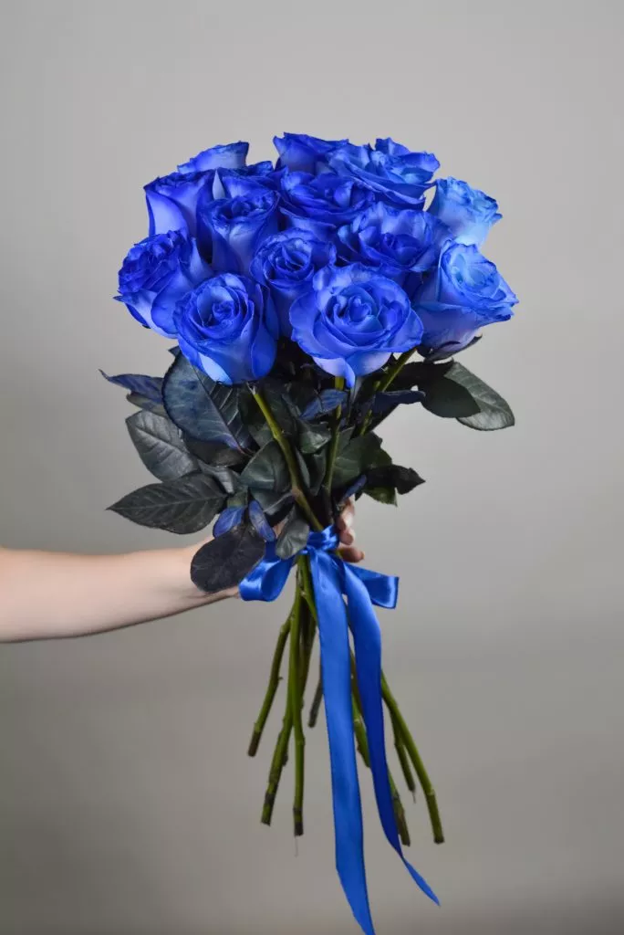 15 синих роз