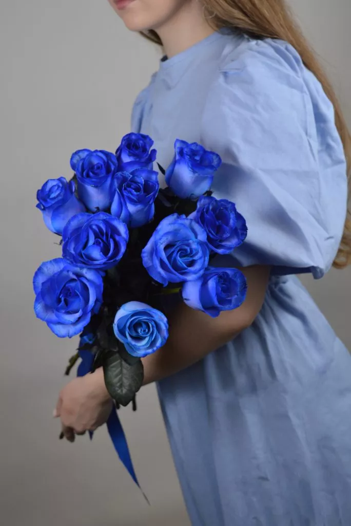 11 синих роз