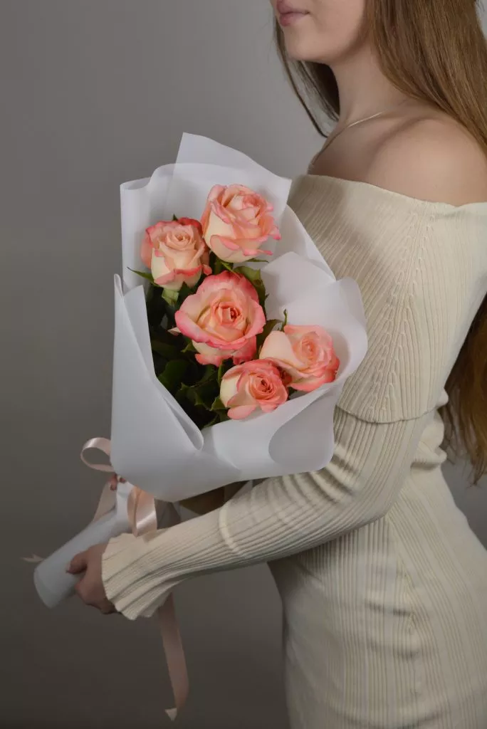 5 розовых роз Эквадор