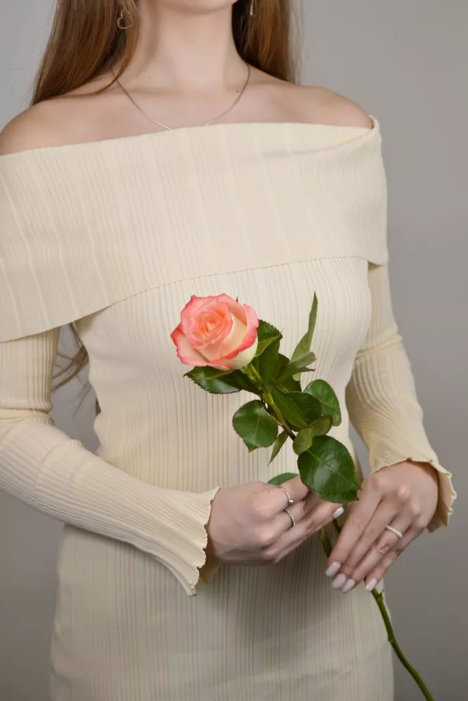 1 розовая роза