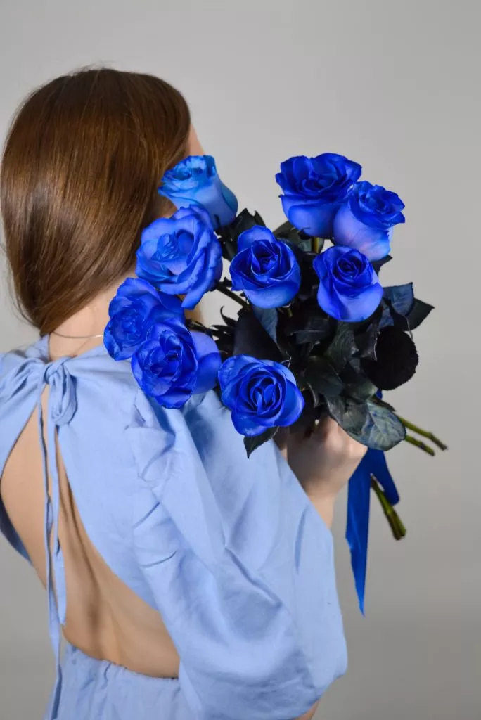 9 синих роз