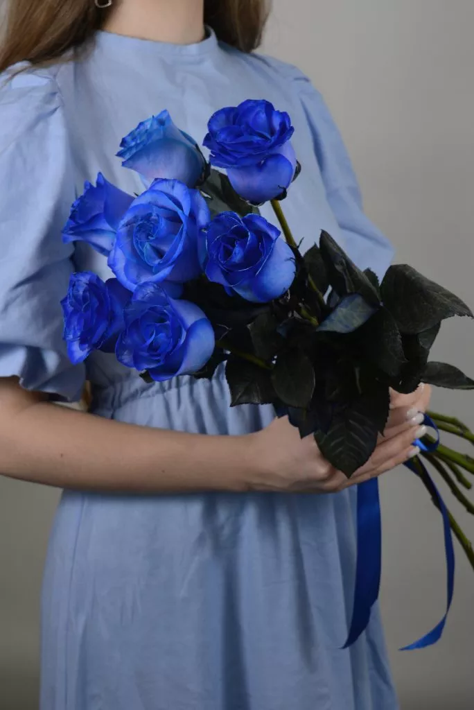 7 синих роз