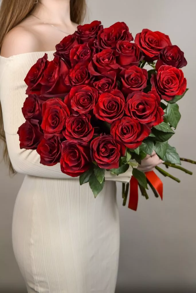 25 красных роз