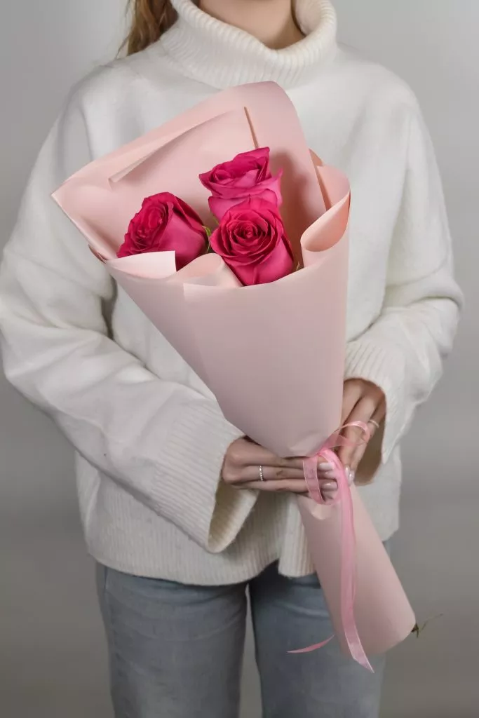 Розовые розы