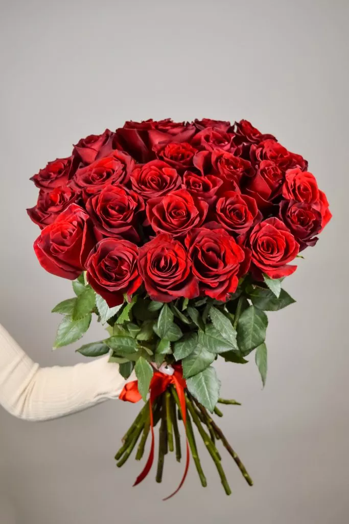 25 красных роз