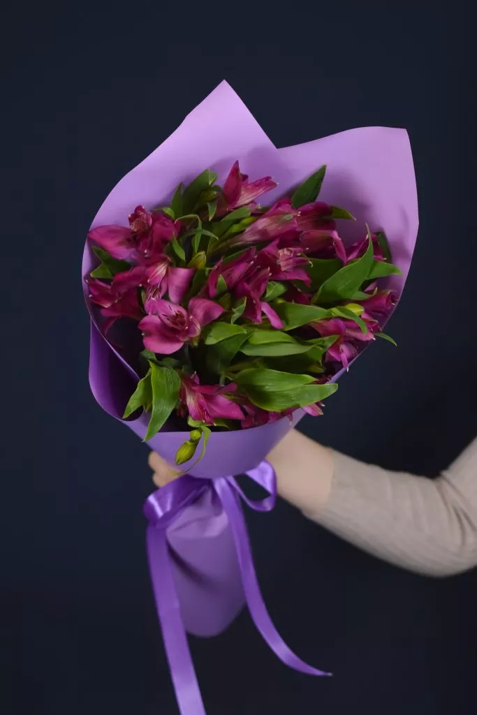 3 фиолетовые альстромерии