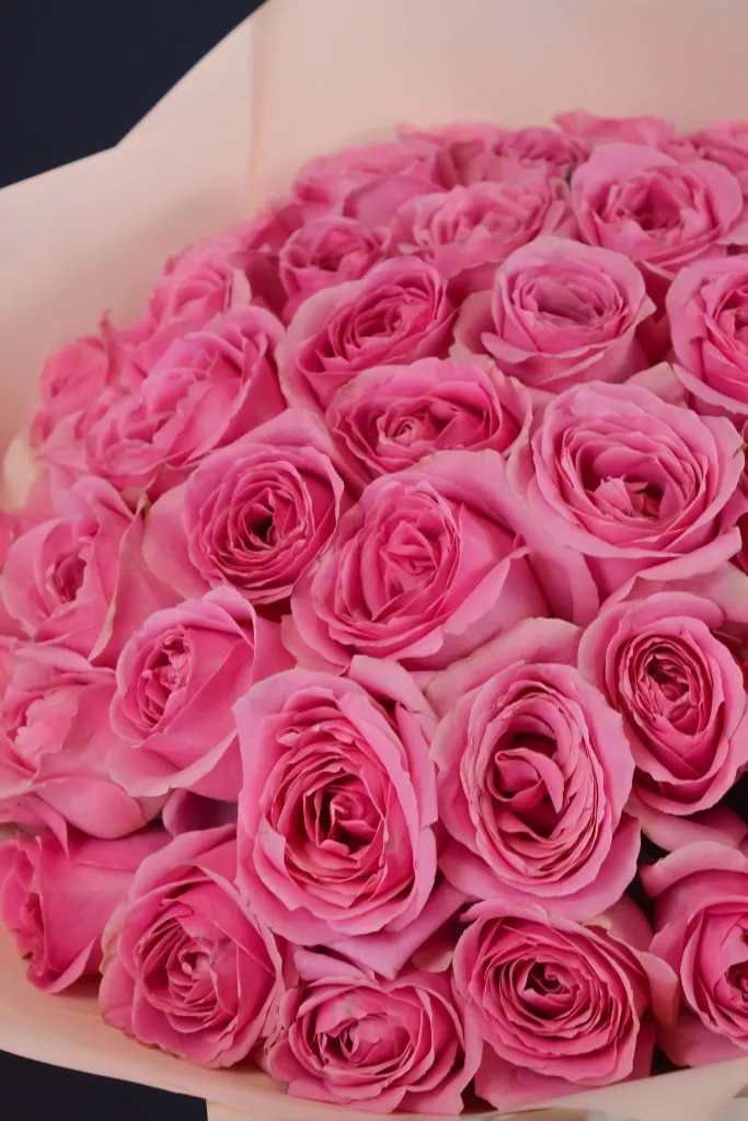 51 роза розовая 40 см в оформлении