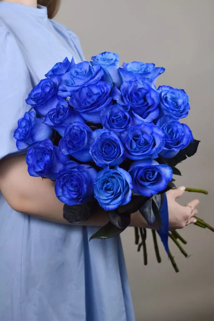 19 синих роз