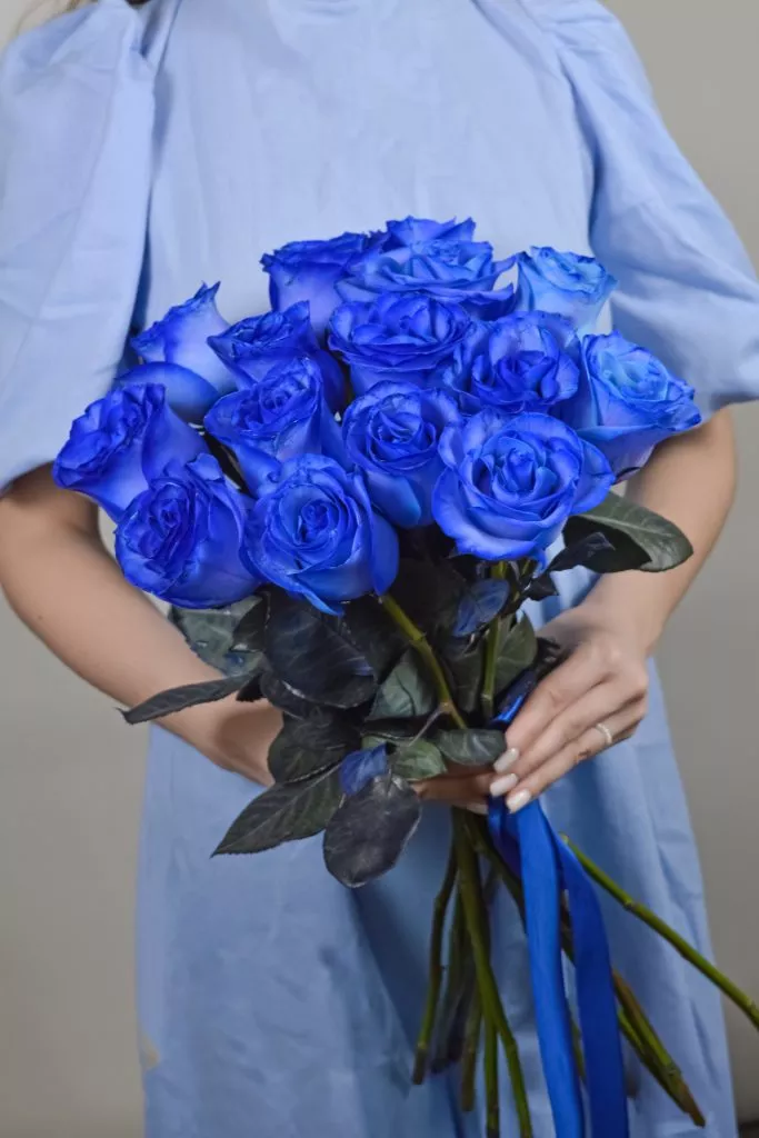 15 синих роз