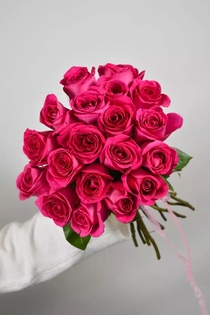 19 роз Пинк розовых