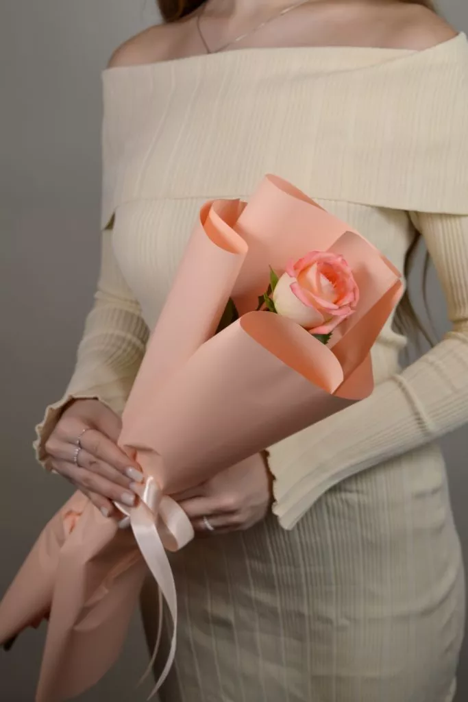 1 розовая роза