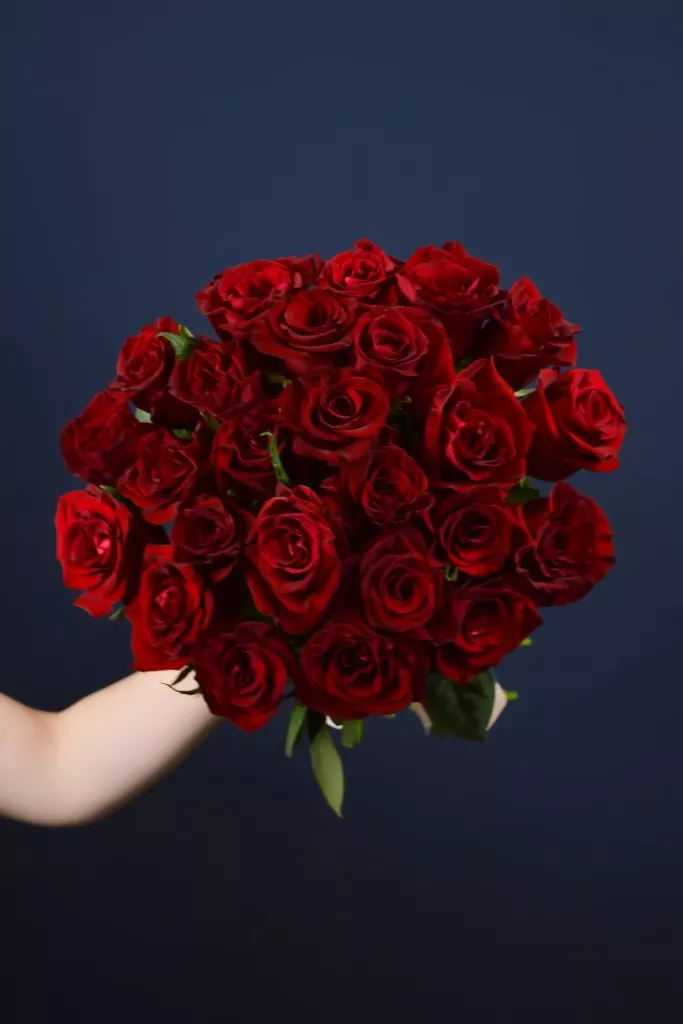 25 красных роз 40 см