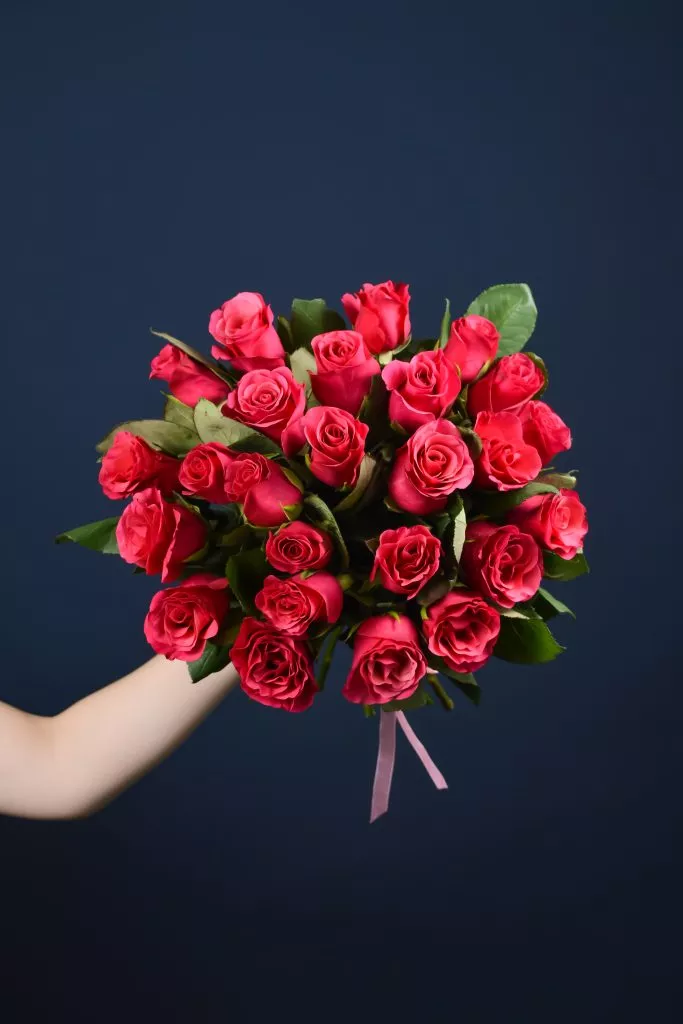 25 малиновых роз 40 см