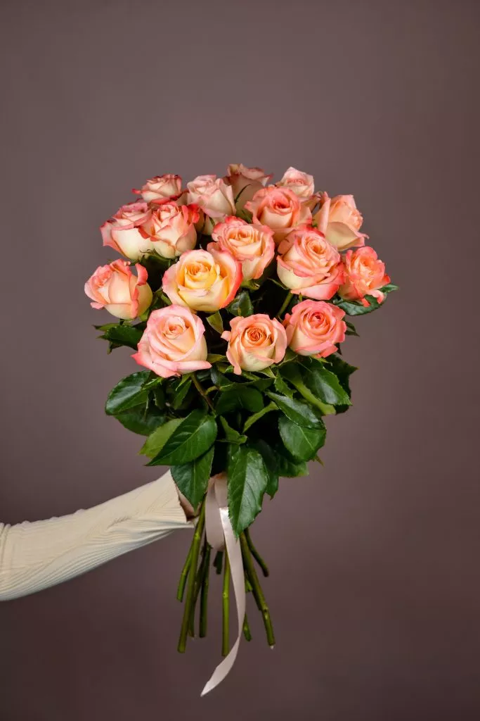 15 розовые розы Эквадор