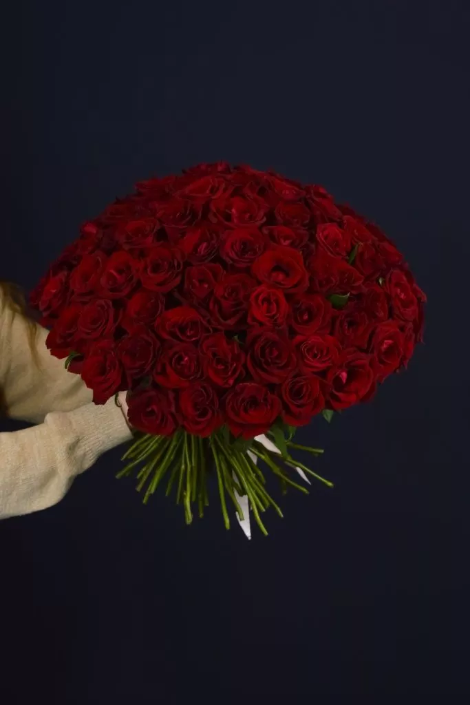 75 красных роз 40 см