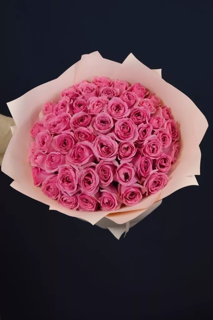 51 розовая роза 40 см в оформлении