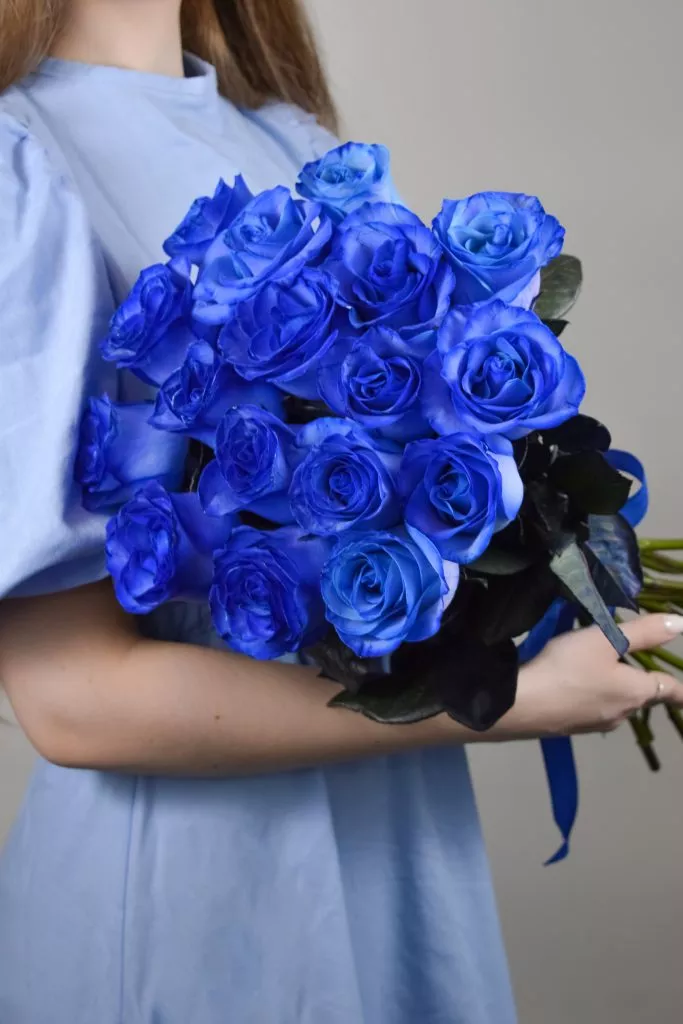 17 синих роз