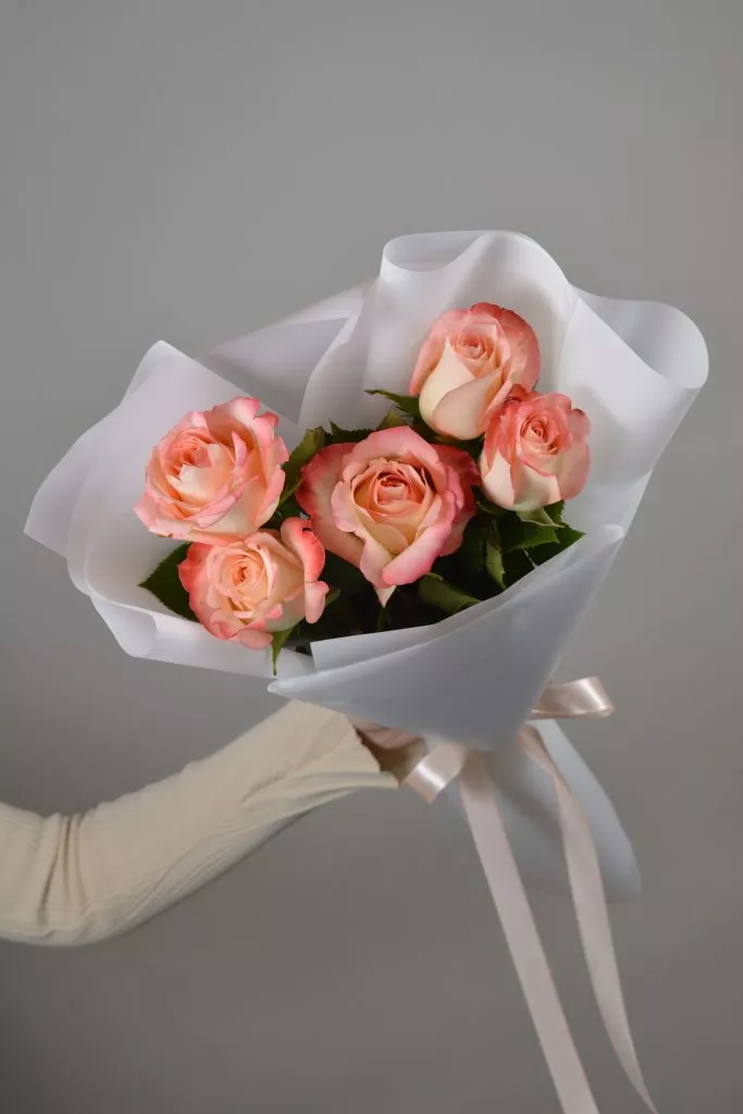 5 розовых роз Эквадор