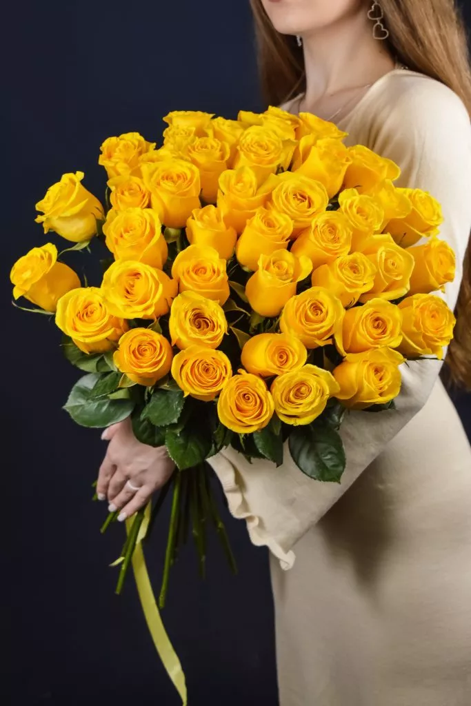 45 желтых роз