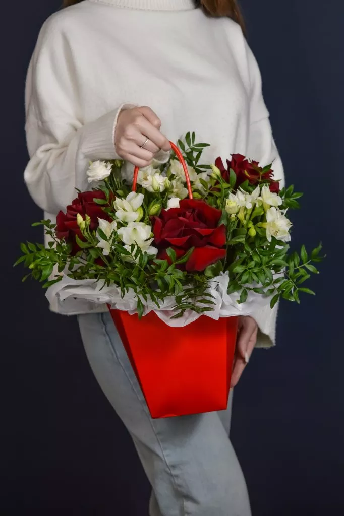 Композиция в сумочке красных оттенках М