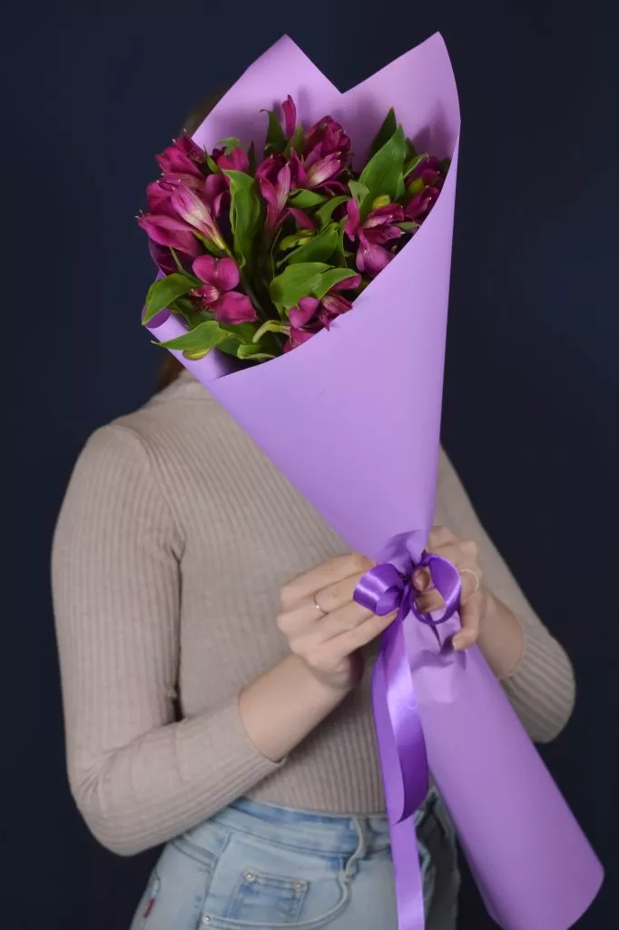 3 фиолетовые альстромерии