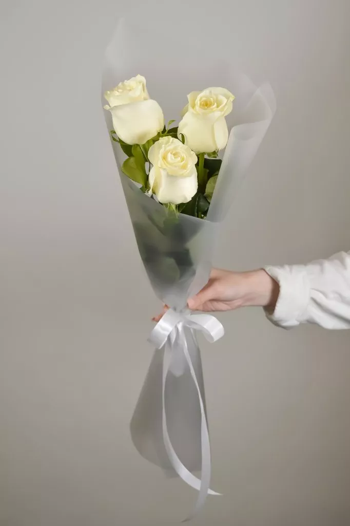 3 белые розы Эквадор