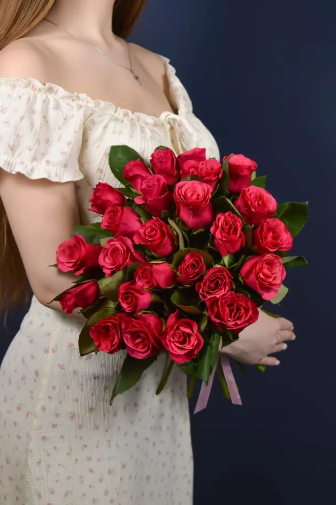 25 малиновых роз 40 см