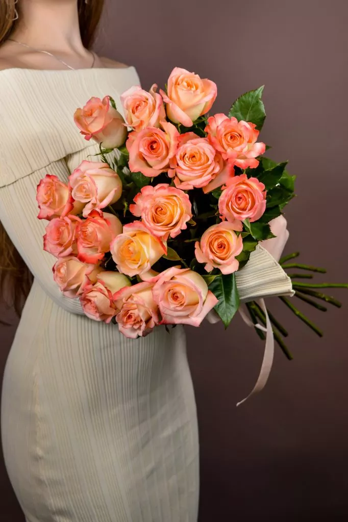 17 розовые розы Эквадор