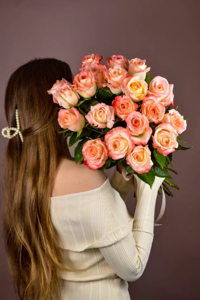 19 розовые розы Эквадор