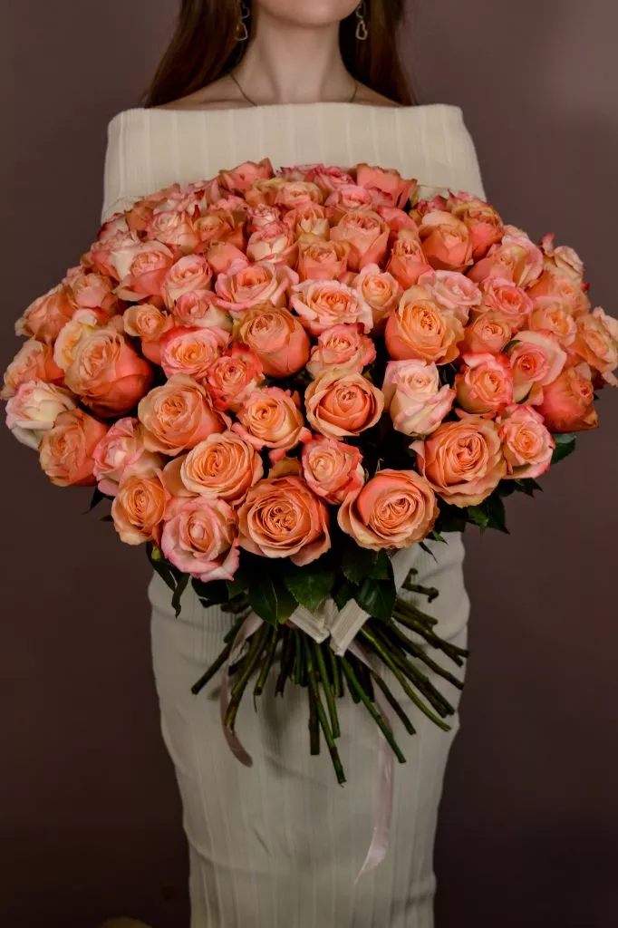 85 розовые розы Эквадор