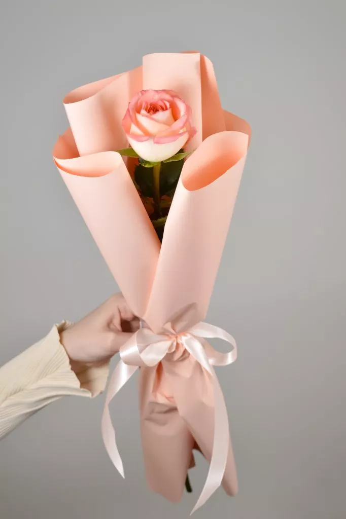 1 розовая роза