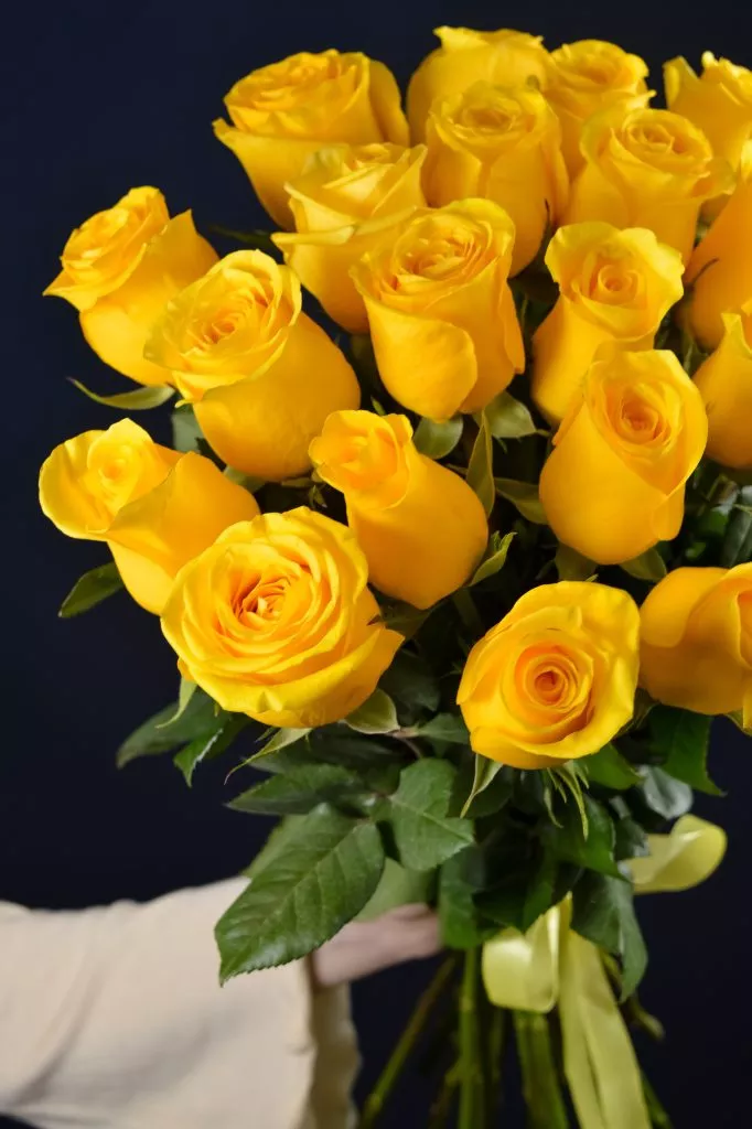 21 желтая роза