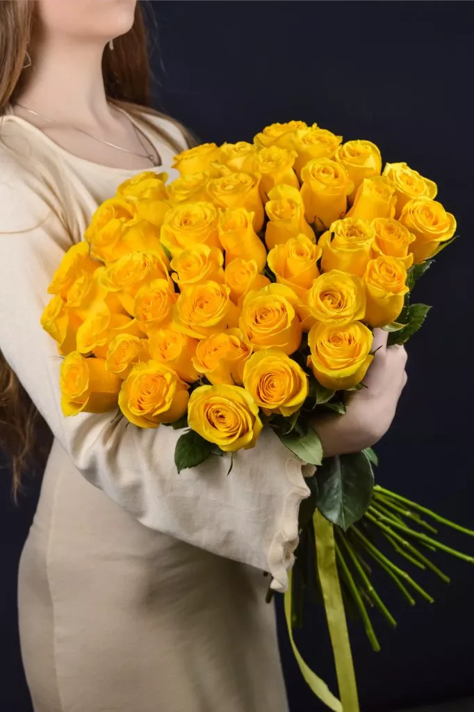 45 желтых роз
