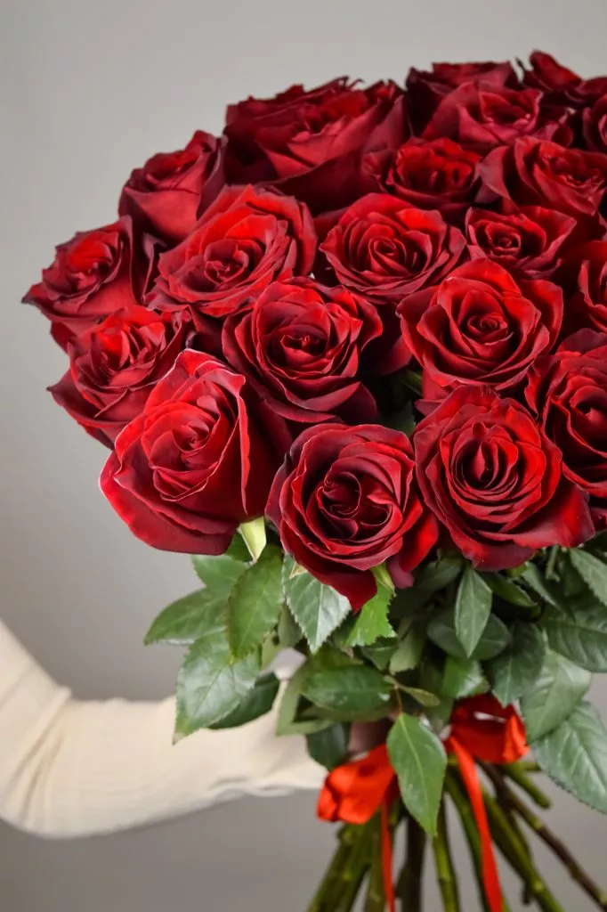 25 красных роз