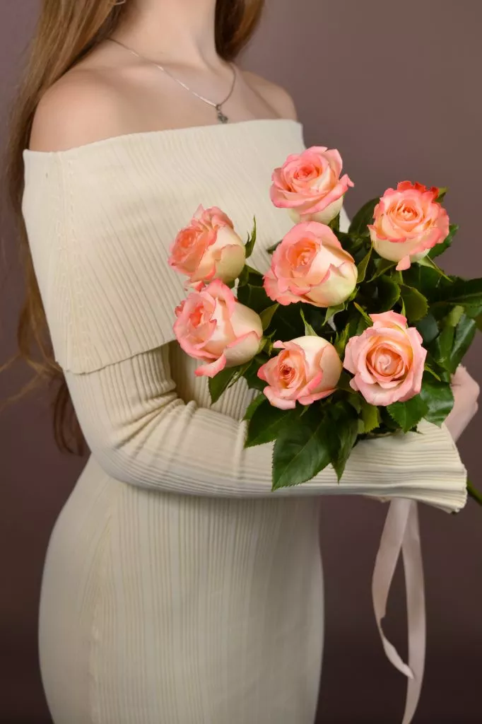 7 розовые розы Эквадор