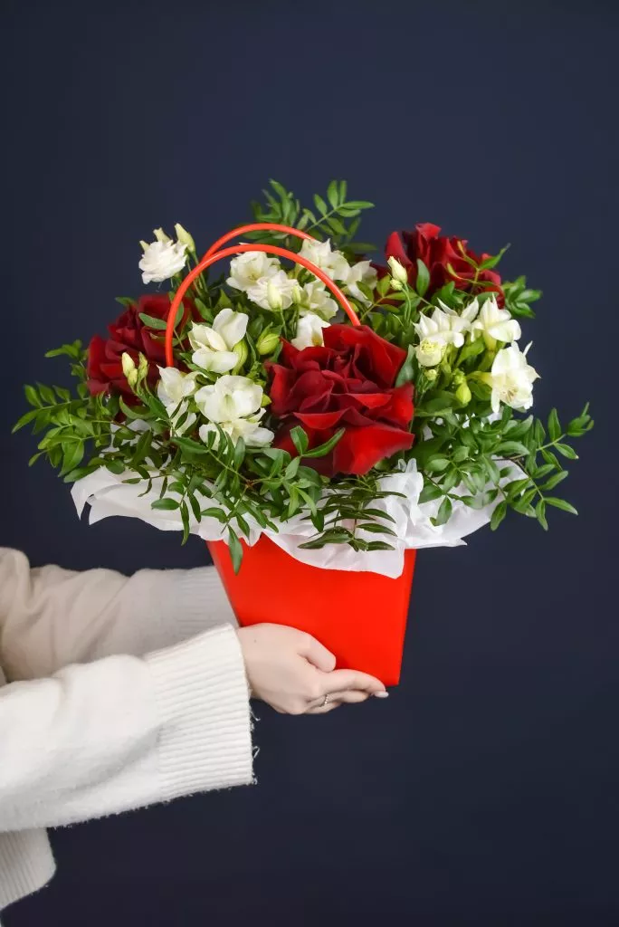 Композиция в сумочке красных оттенках М