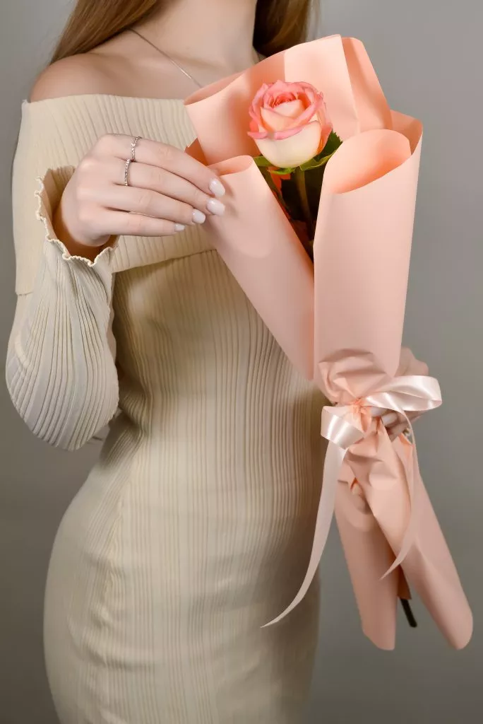 1 розовая роза