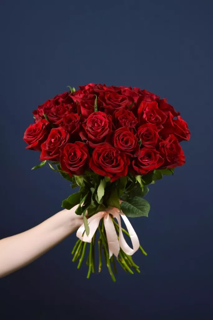 25 красных роз 40 см