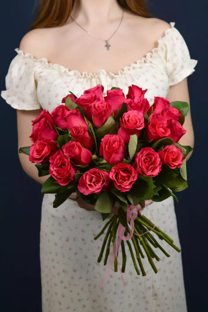 25 малиновых роз 40 см