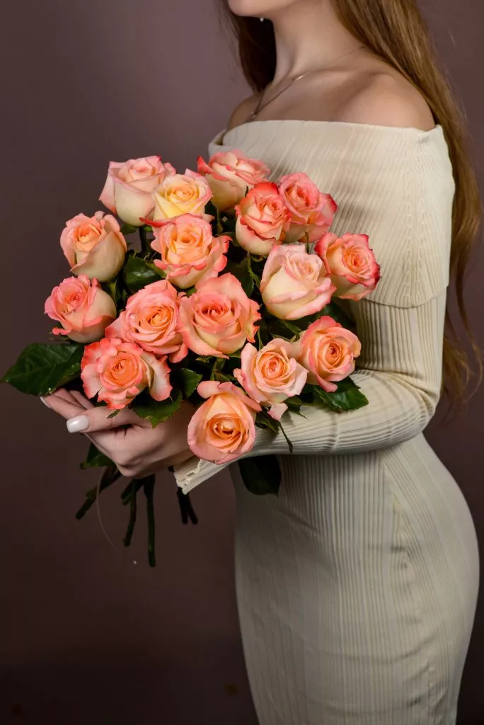 15 розовые розы Эквадор